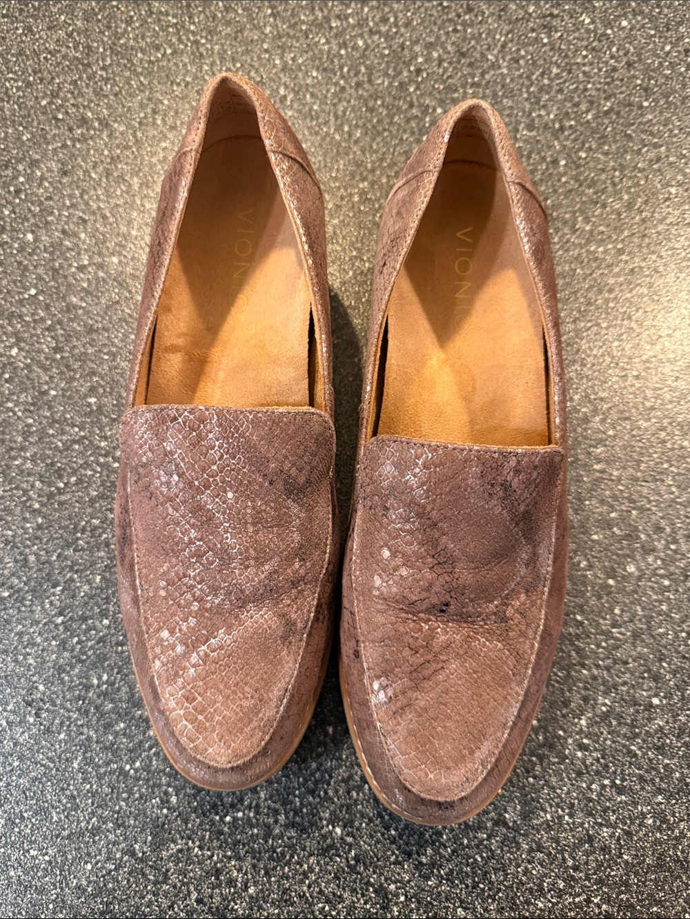 Vionic Kensley Womenโs Snakeskin Taupe Brown Suede Slip-On Loafers - size 7.5